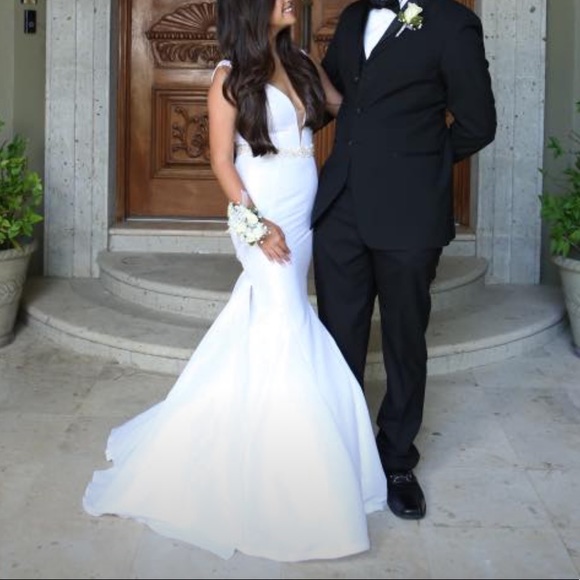 Jovani Style 32515 only used once 
Long white gown - Picture 6 of 6